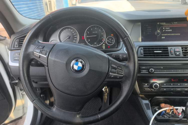 Used BMW 5 Series 2013 530Li Leading Model Steering Wheel