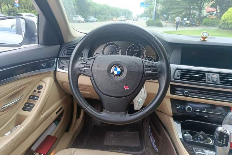Used BMW 5 Series 2013 525Li Luxury Model Steering Wheel