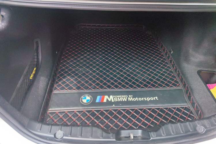 Used BMW 5 Series 2013 525Li Luxury Model Trunk