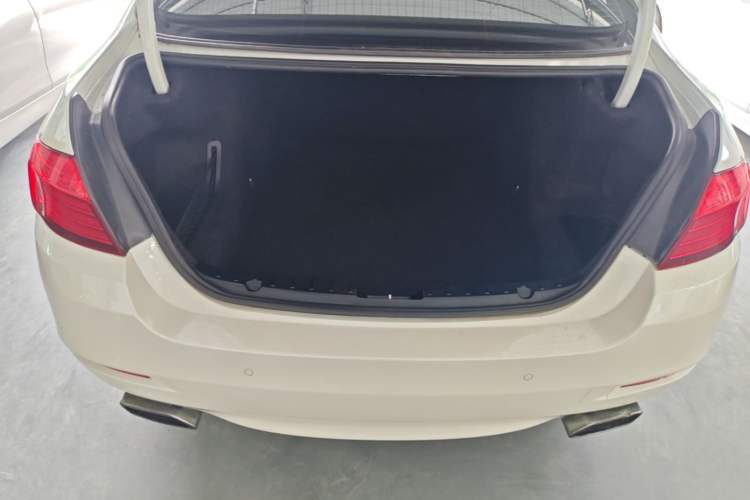 Used BMW 5 Series 2013 535Li Leading Model Trunk