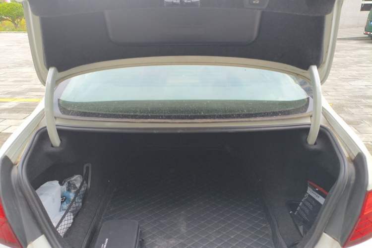 Used BMW 5 Series 2013 525Li Leading Model Trunk