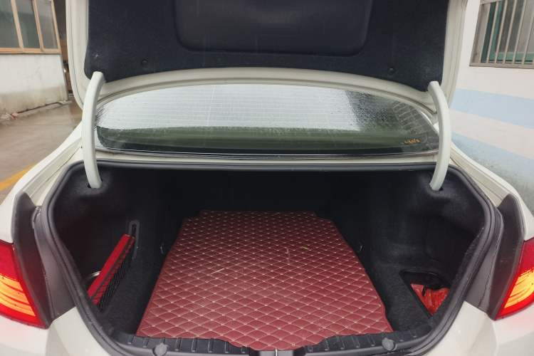 Used BMW 5 Series 2013 530Li Leading Model Trunk