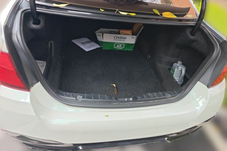 Used BMW 5 Series 2013 525Li Leading Model Trunk
