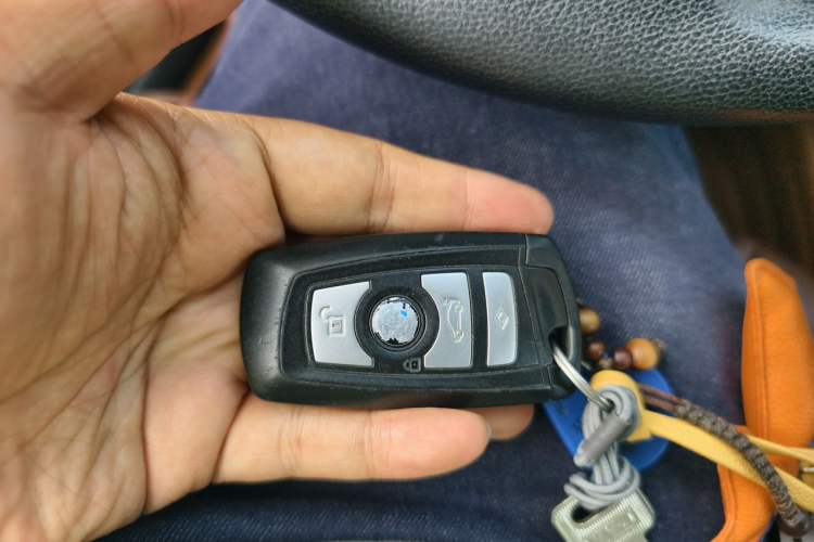 Used BMW 5 Series 2013 520i Elegant Edition Vehicle Key