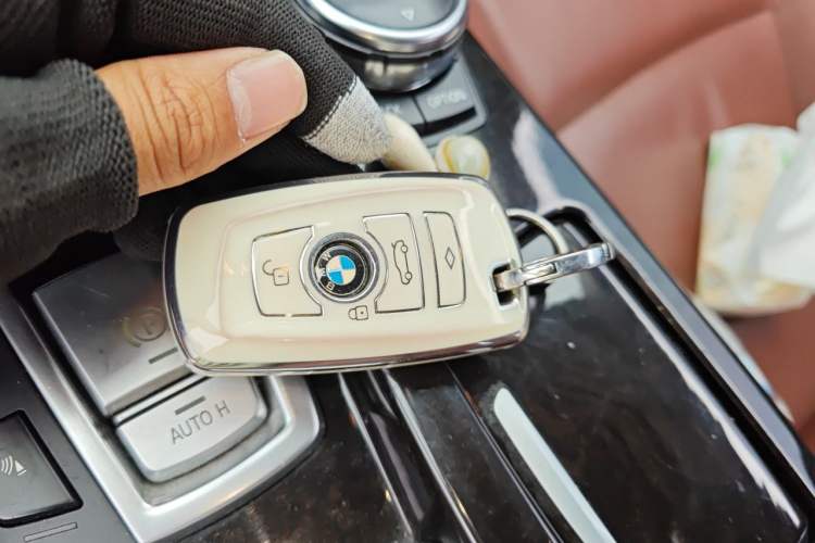 Used BMW 5 Series 2013 535Li Leading Model Vehicle Key