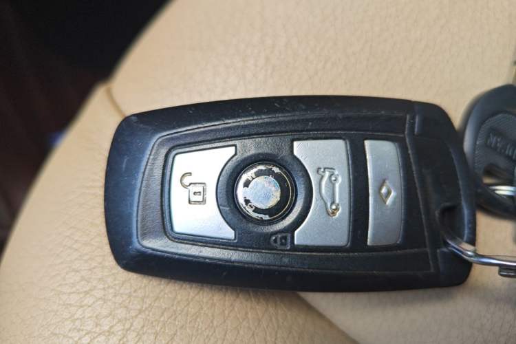 Used BMW 5 Series 2013 520i Elegant Edition Vehicle Key