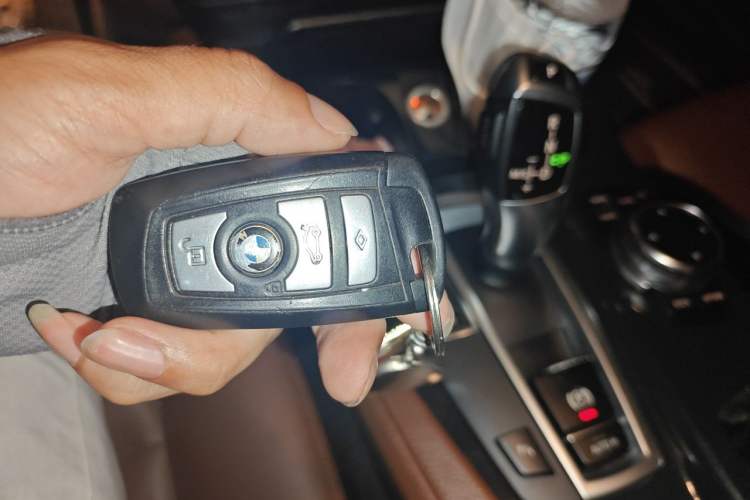 Used BMW 5 Series 2013 520i Elegant Edition Vehicle Key
