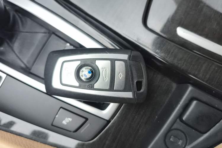 Used BMW 5 Series 2013 535Li Leading Model Vehicle Key