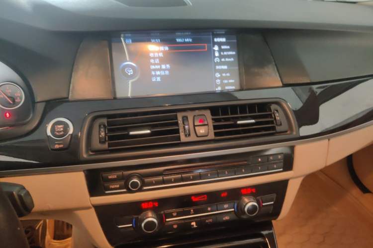 Used BMW 5 Series 2013 525Li Leading Model Audio And AC Panel