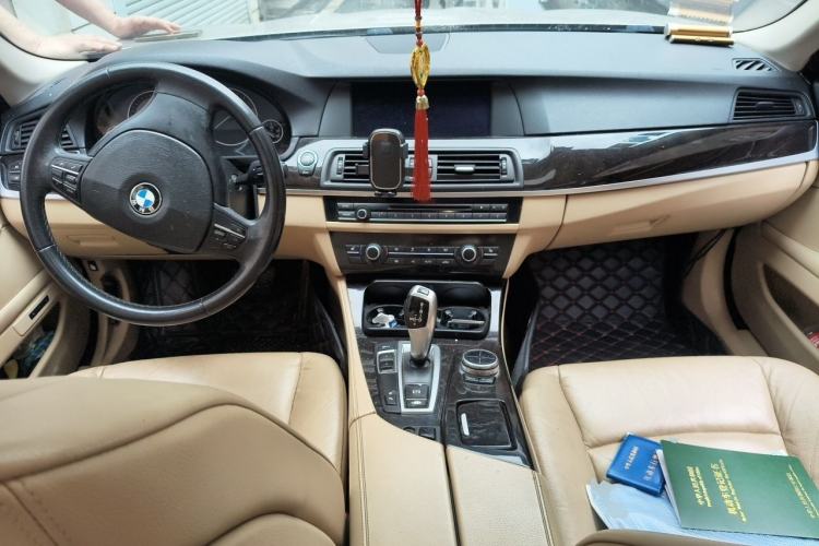 Used BMW 5 Series 2013 525Li Luxury Model Center Console