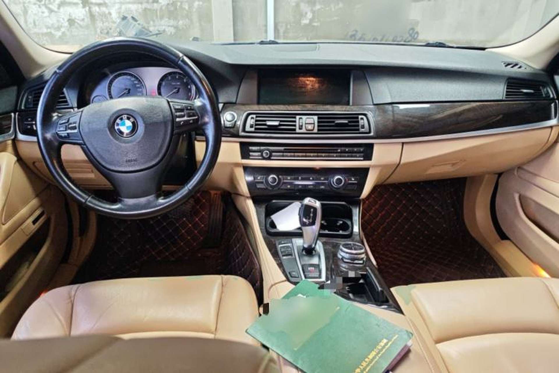 Used BMW 5 Series 2013 525Li Luxury Model Center Console