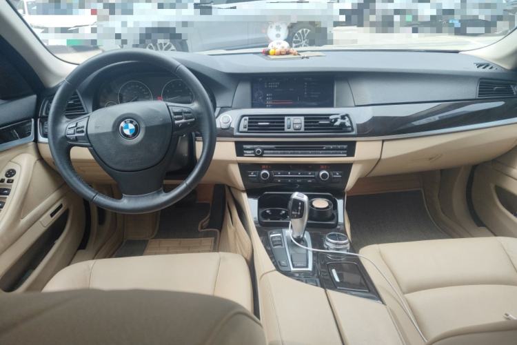 Used BMW 5 Series 2013 525Li Luxury Model Center Console