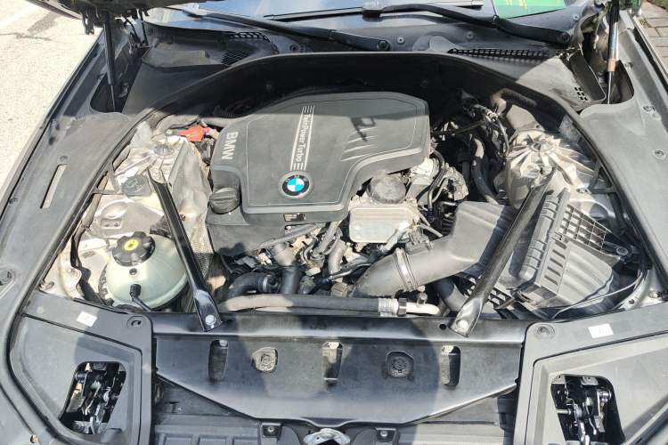 Used BMW 5 Series 2013 520Li Elegant Edition Engine Bay