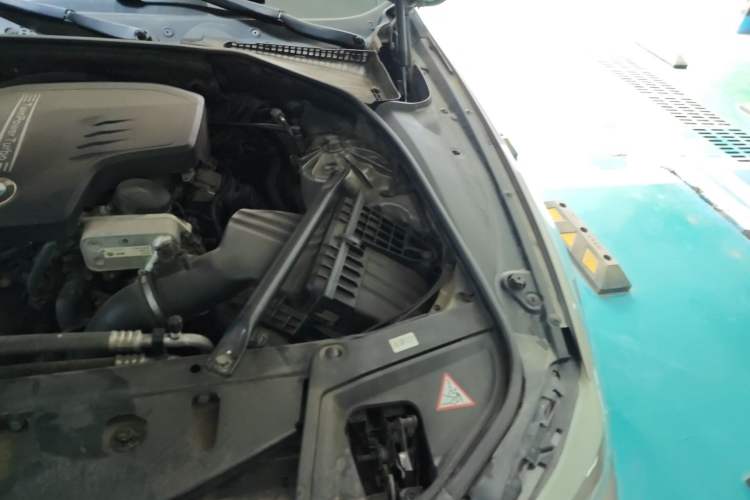 Used BMW 5 Series 2013 525Li Leading Model Engine Bay Left