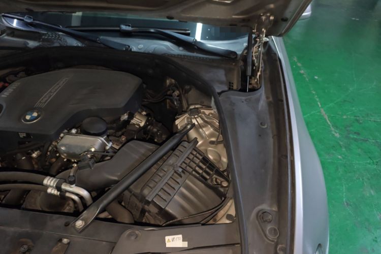 Used BMW 5 Series 2013 525Li Leading Model Engine Bay Left