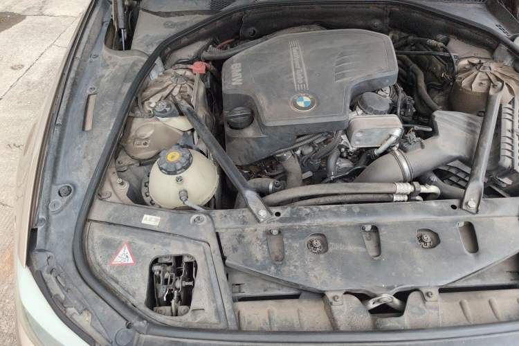 Used BMW 5 Series 2013 520Li Elegant Edition Engine Bay Right
