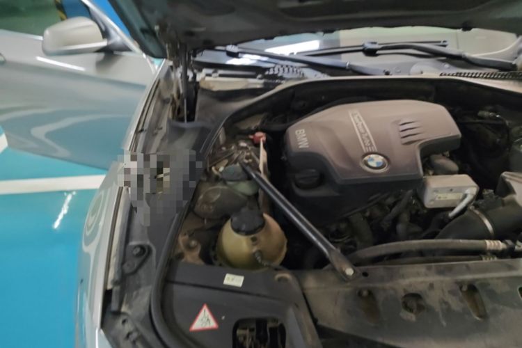 Used BMW 5 Series 2013 525Li Leading Model Engine Bay Right