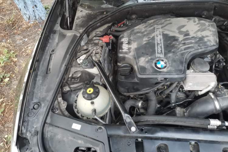 Used BMW 5 Series 2013 520Li Elegant Edition Engine Bay Right
