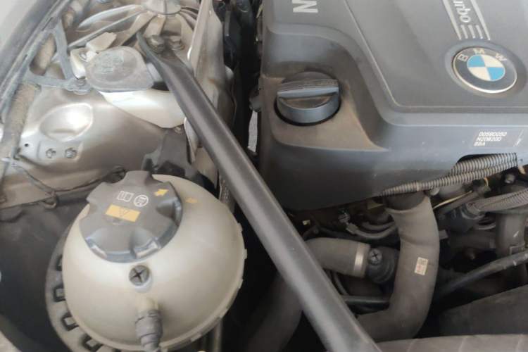 Used BMW 5 Series 2013 525Li Leading Model Engine Bay Right