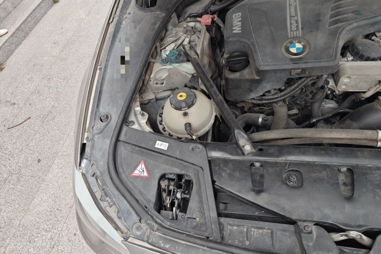 Used BMW 5 Series 2013 520Li Elegant Edition Engine Bay Right