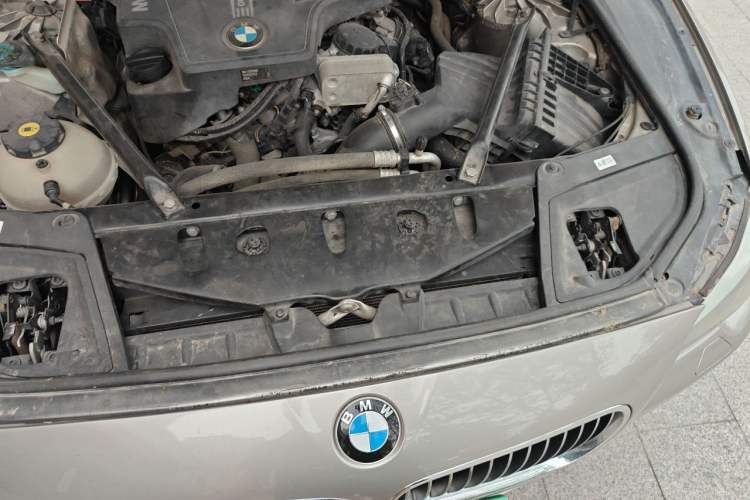 Used BMW 5 Series 2013 520Li Elegant Edition Engine Bay