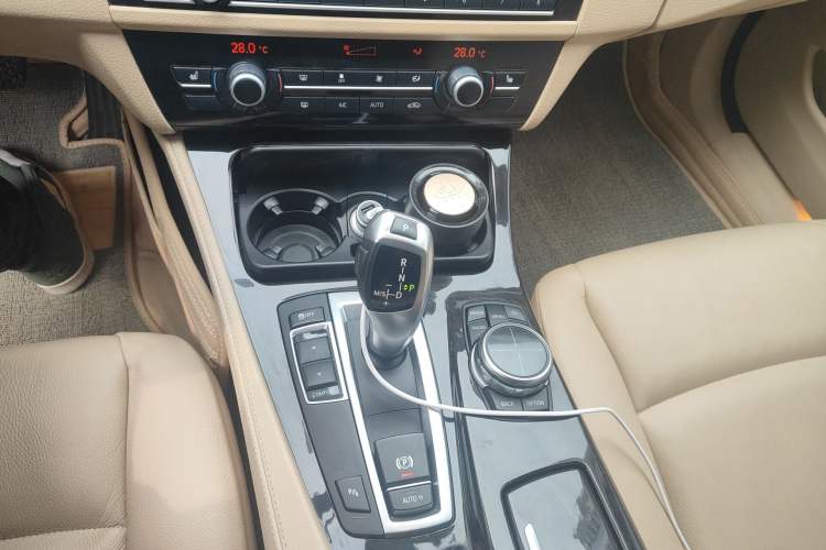 Used BMW 5 Series 2013 525Li Luxury Model Gear Lever