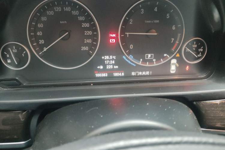 Used BMW 5 Series 2013 530Li Leading Model Odometer Close Up