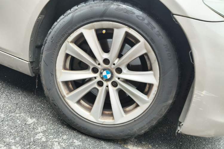 Used BMW 5 Series 2013 525Li Luxury Model Right Front Wheel Hub