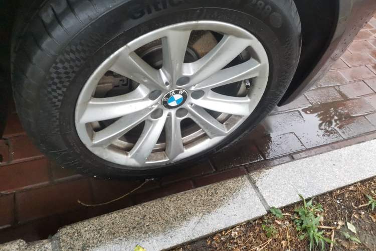 Used BMW 5 Series 2013 520Li Elegant Edition Right Front Wheel Hub