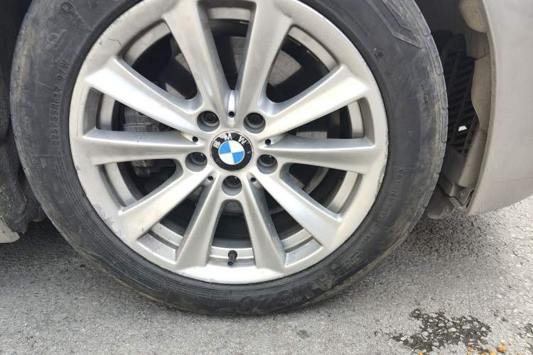 Used BMW 5 Series 2013 520Li Elegant Edition Right Front Wheel Hub