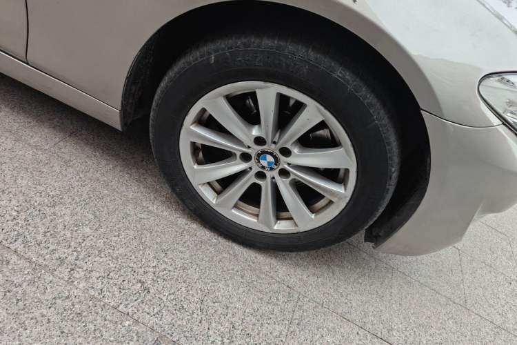 Used BMW 5 Series 2013 520Li Elegant Edition Right Front Wheel Hub