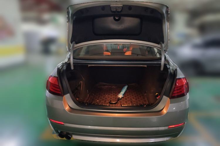 Used BMW 5 Series 2013 525Li Leading Model Trunk