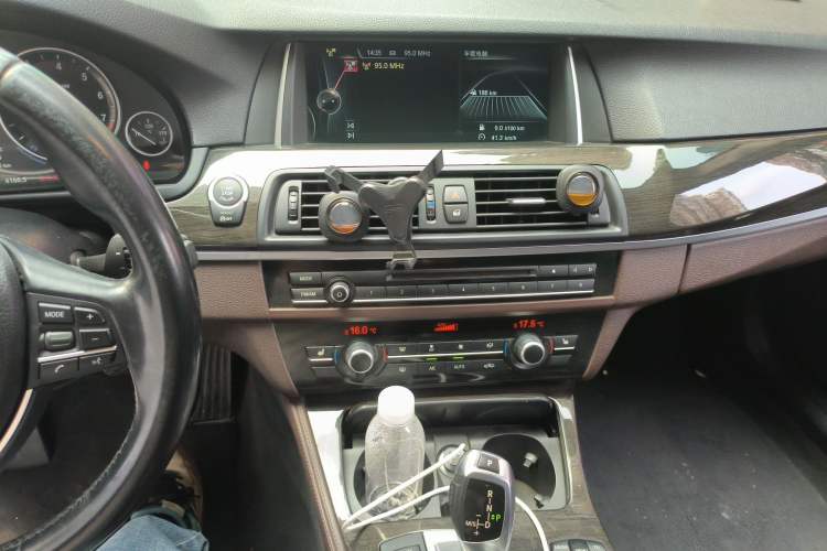 Used BMW 5 Series 2014 525Li Luxury Design Package Audio And AC Panel
