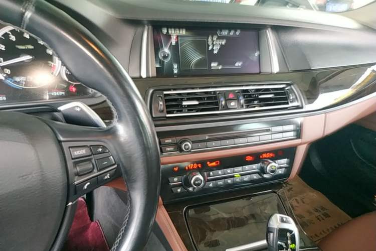 Used BMW 5 Series 2014 535Li Leading Model Audio And AC Panel