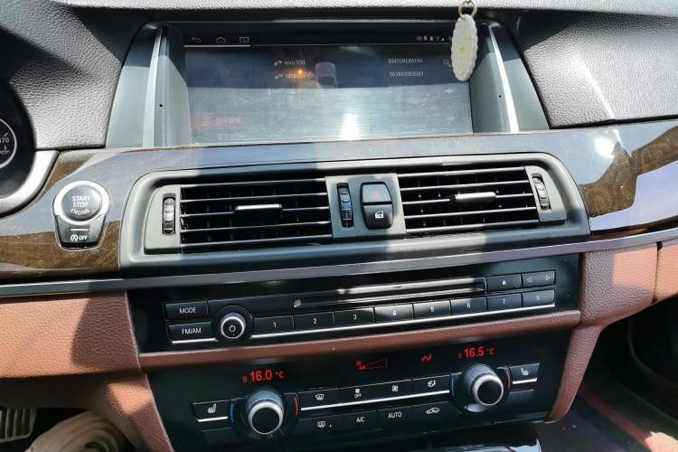 Used BMW 5 Series 2014 525Li Leading Model Audio And AC Panel