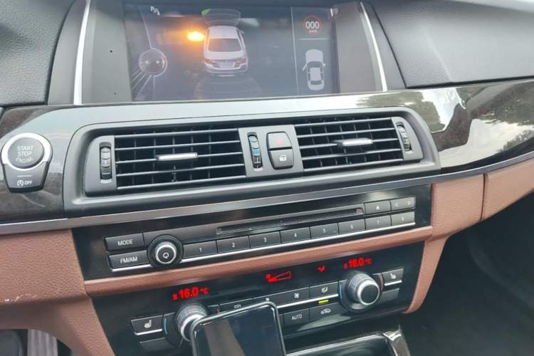 Used BMW 5 Series 2014 525Li Leading Model Audio And AC Panel