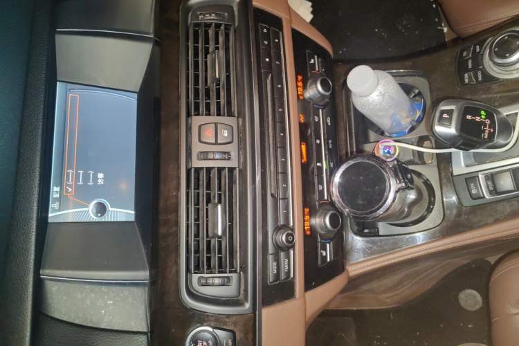 Used BMW 5 Series 2014 525Li Leading Model Audio And AC Panel
