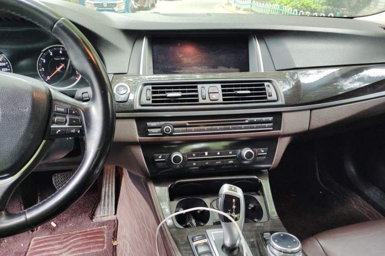 Used BMW 5 Series 2014 525Li Luxury Design Package Audio And AC Panel