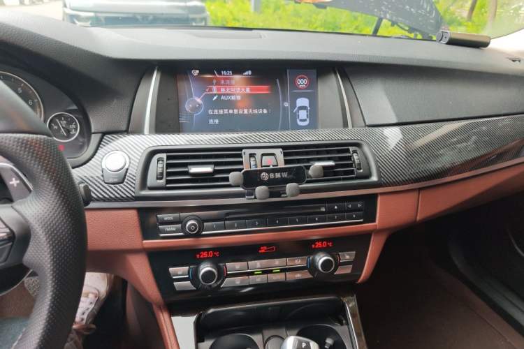Used BMW 5 Series 2014 525Li Leading Model Audio And AC Panel