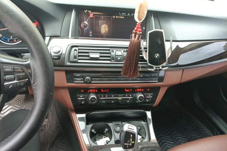 Used BMW 5 Series 2014 528Li xDrive Premium Edition Audio And AC Panel
