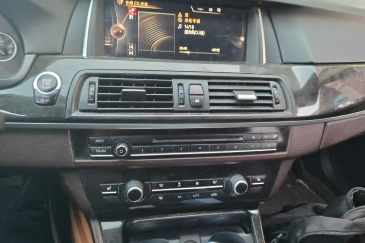 Used BMW 5 Series 2014 525Li Luxury Design Package Audio And AC Panel