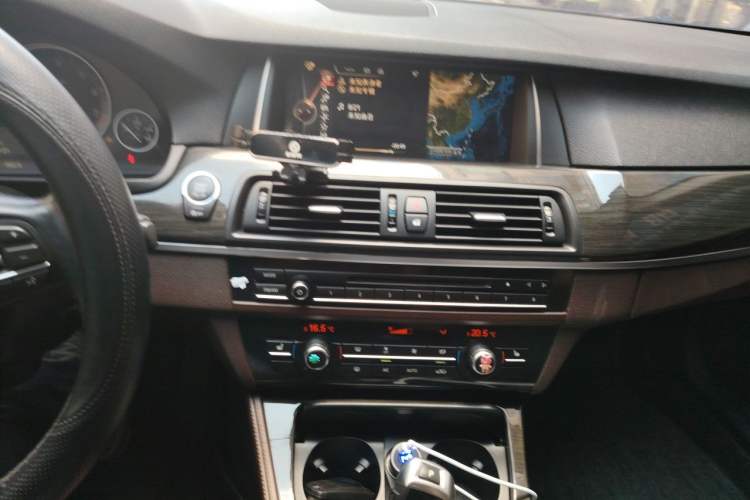 Used BMW 5 Series 2014 525Li Luxury Design Package Audio And AC Panel