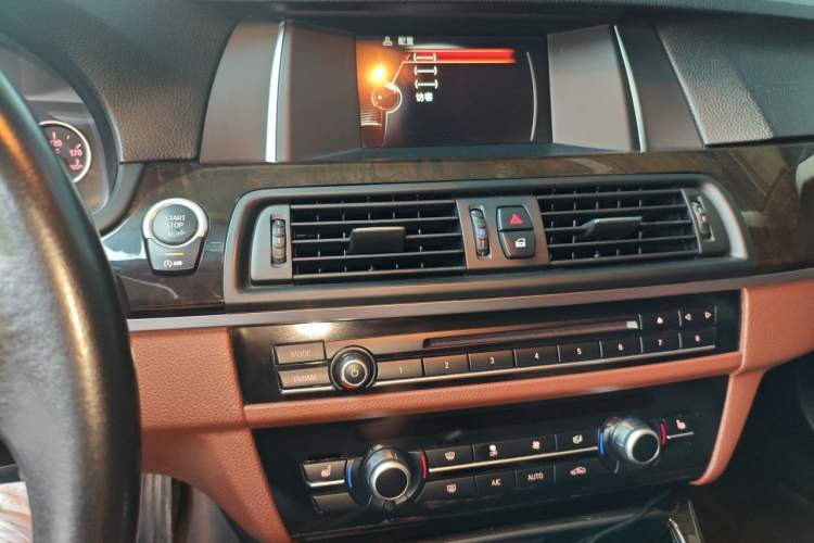 Used BMW 5 Series 2014 525Li Leading Model Audio And AC Panel
