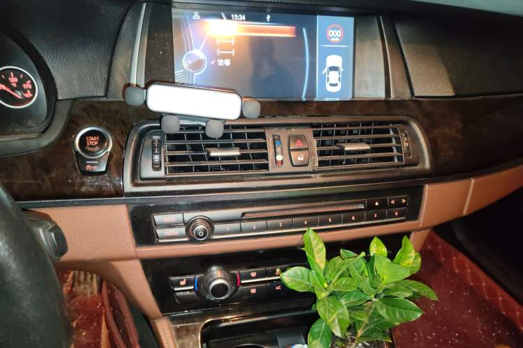 Used BMW 5 Series 2014 525Li Leading Model Audio And AC Panel