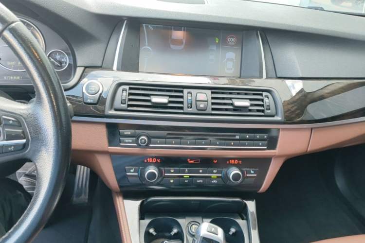 Used BMW 5 Series 2014 525Li Leading Model Audio And AC Panel