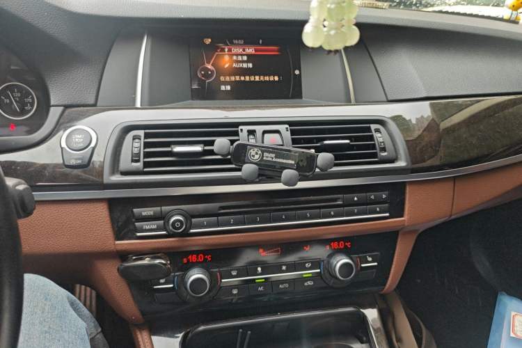 Used BMW 5 Series 2014 525Li Leading Model Audio And AC Panel