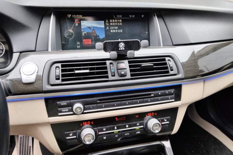 Used BMW 5 Series 2014 525Li Luxury Design Package Audio And AC Panel