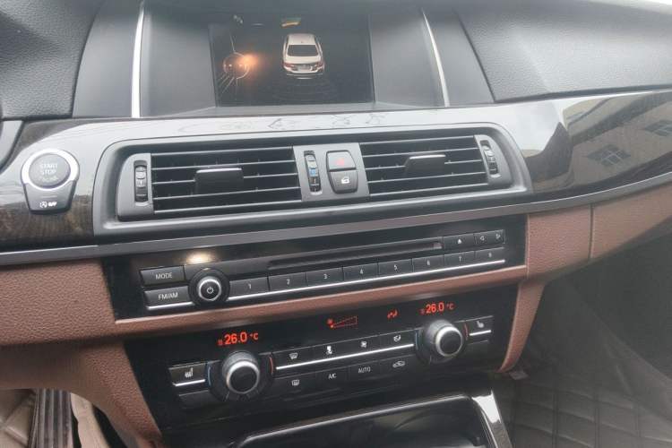 Used BMW 5 Series 2014 525Li Leading Model Audio And AC Panel