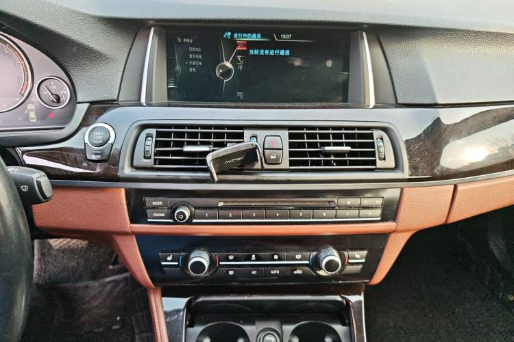 Used BMW 5 Series 2014 528Li xDrive Premium Edition Audio And AC Panel