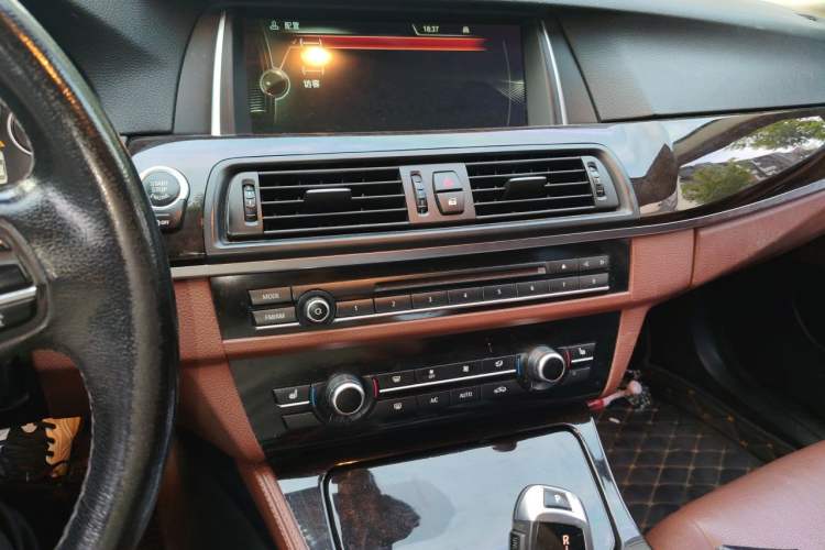 Used BMW 5 Series 2014 525Li Leading Model Audio And AC Panel